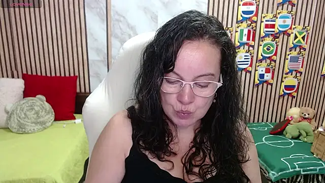 Sonialorens  online show from 07/16/26, 04:35