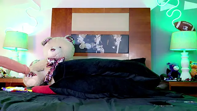 ashley 19xx online show from 04/16/26, 09:54