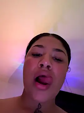 Snapshot of IamSashaLuv chatting on 12/04/24, 09:40 IamSashaLuv online show from 12/04/24, 09:40