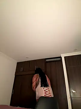 Snapshot of IamSashaLuv chatting on 12/08/24, 12:18 IamSashaLuv online show from 12/08/24, 12:18