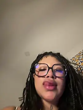 Snapshot of IamSashaLuv chatting on 03/02/25, 12:42 IamSashaLuv online show from 03/02/25, 12:42