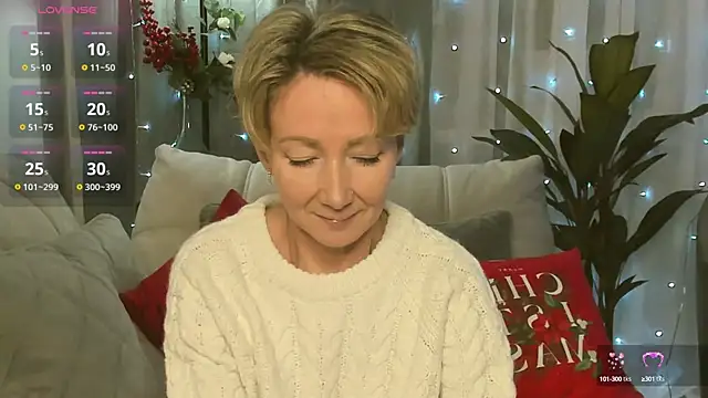 Snapshot of AkexandraFix chatting on 12/16/24, 01:00 AkexandraFix online show from 12/16/24, 01:00