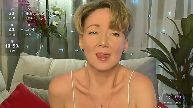 Snapshot of AkexandraFix chatting on 12/22/24, 04:38 AkexandraFix online show from 12/22/24, 04:38