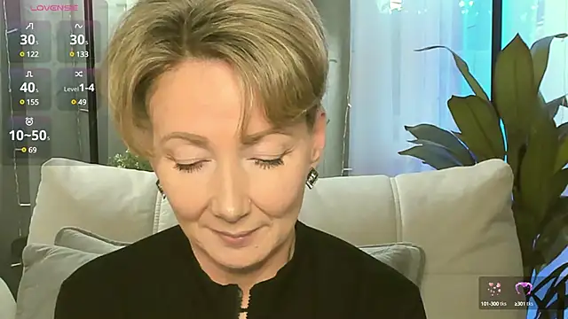 Snapshot of AkexandraFix chatting on 02/07/25, 01:01 AkexandraFix online show from 02/07/25, 01:01