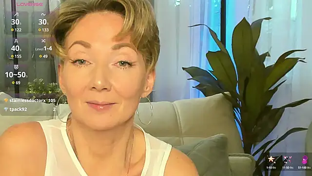 Snapshot of AkexandraFix chatting on 02/10/25, 12:50 AkexandraFix online show from 02/10/25, 12:50