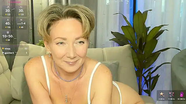 Snapshot of AkexandraFix chatting on 03/09/25, 03:05 AkexandraFix online show from 03/09/25, 03:05