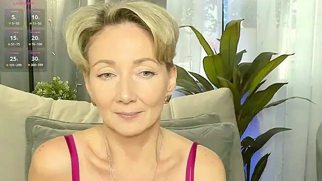 Snapshot of AkexandraFix chatting on 09/23/25, 12:41 AkexandraFix online show from 09/23/25, 12:41