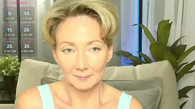 Snapshot of AkexandraFix chatting on 11/07/25, 01:00 AkexandraFix online show from 11/07/25, 01:00