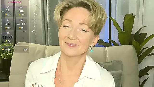 Snapshot of AkexandraFix chatting on 11/10/25, 12:59 AkexandraFix online show from 11/10/25, 12:59