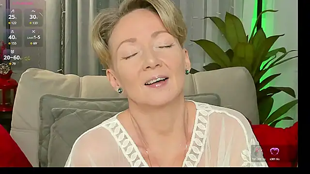 Snapshot of AkexandraFix chatting on 12/15/25, 01:04 AkexandraFix online show from 12/15/25, 01:04