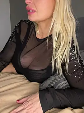 Snapshot of Lisavontease chatting on 12/29/24, 01:02 Lisavontease online show from 12/29/24, 01:02