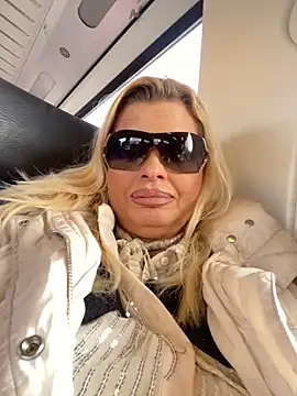 Snapshot of Lisavontease chatting on 02/23/25, 02:35 Lisavontease online show from 02/23/25, 02:35