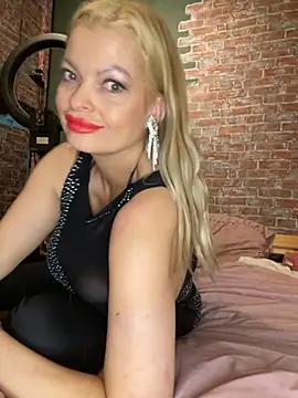 Snapshot of Lisavontease chatting on 10/26/25, 06:36 Lisavontease online show from 10/26/25, 06:36