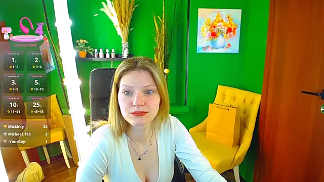 Snapshot of MaryHiggins chatting on 03/14/25, 09:03 MaryHiggins online show from 03/14/25, 09:03