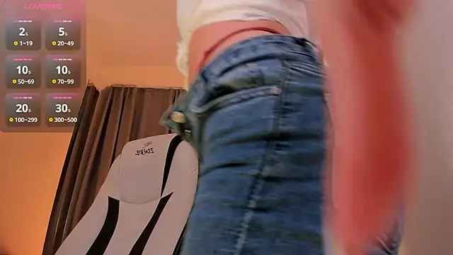 Snapshot of Roxana_Wet_ chatting on 02/21/25, 01:33 Roxana Wet online show from 02/21/25, 01:33