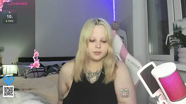 Snapshot of B_Ratz chatting on 09/21/25, 02:02 B Ratz online show from 09/21/25, 02:02