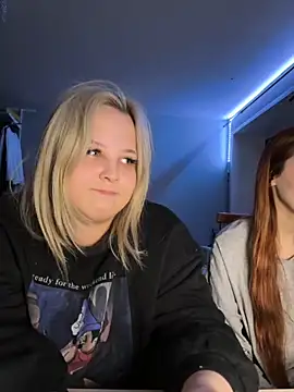 Snapshot of B_Ratz chatting on 11/12/25, 08:19 B Ratz online show from 11/12/25, 08:19