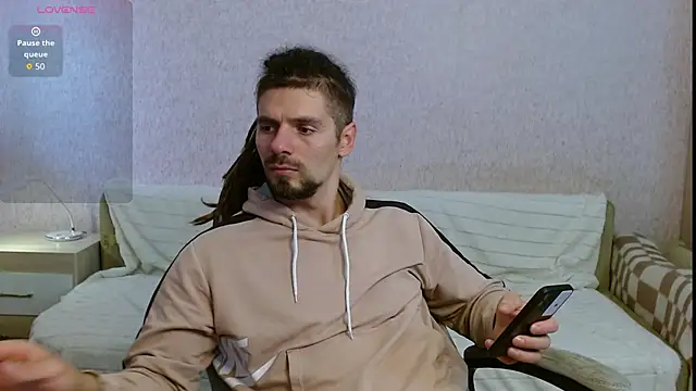 Snapshot of Aestheticguy101 chatting on 10/12/25, 11:42 Aestheticguy101 online show from 10/12/25, 11:42