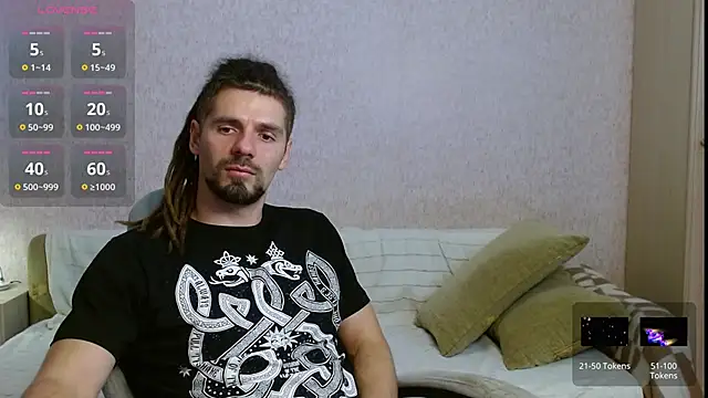 Snapshot of Aestheticguy101 chatting on 10/13/25, 11:21 Aestheticguy101 online show from 10/13/25, 11:21