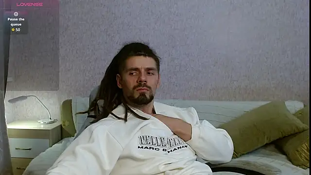 Snapshot of Aestheticguy101 chatting on 10/15/25, 02:28 Aestheticguy101 online show from 10/15/25, 02:28