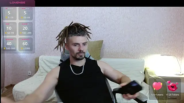 Snapshot of Aestheticguy101 chatting on 07/22/26, 01:14 Aestheticguy101 online show from 07/22/26, 01:14