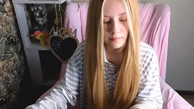 sarakaell online show from 07/11/26, 02:25