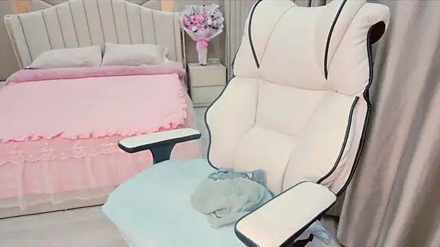 Snapshot of Girl__Funny chatting on 01/15/25, 02:24 Girl Funny online show from 01/15/25, 02:24