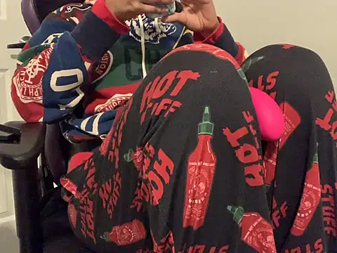 Snapshot of RylHoneyy chatting on 12/11/24, 02:30 RylHoneyy online show from 12/11/24, 02:30