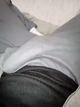 Snapshot of QuietBoy chatting on 11/12/25, 01:44 QuietBoy online show from 11/12/25, 01:44