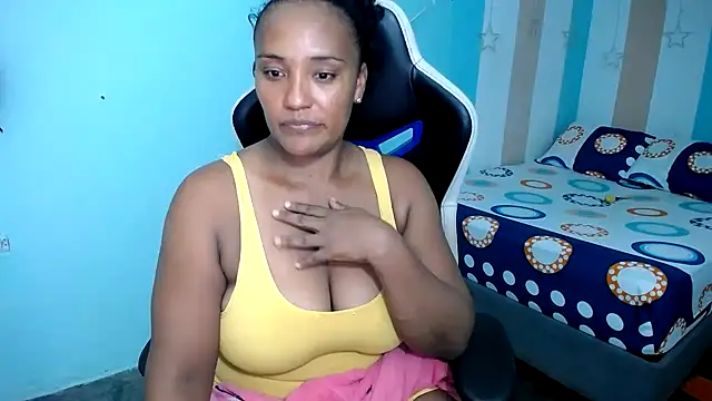 Snapshot of marysol83 chatting on 11/05/25, 02:55 marysol83 online show from 11/05/25, 02:55