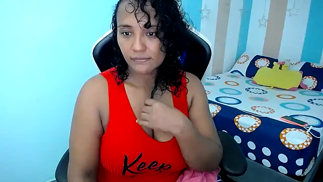 Snapshot of marysol83 chatting on 11/07/25, 01:05 marysol83 online show from 11/07/25, 01:05