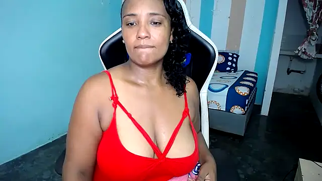 Snapshot of marysol83 chatting on 11/09/25, 06:06 marysol83 online show from 11/09/25, 06:06