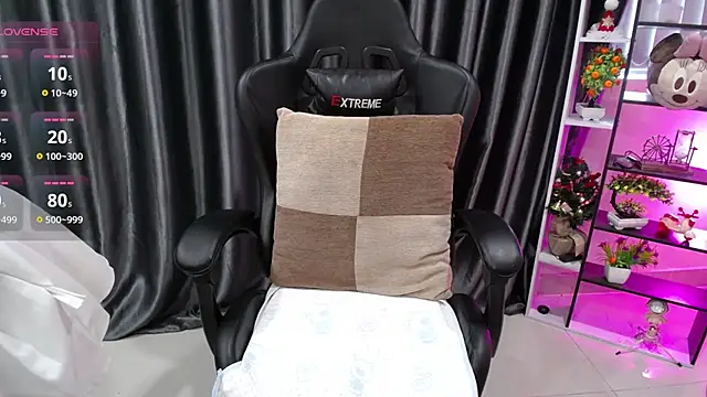 Yuki-yio online show from 10/17/25, 01:20