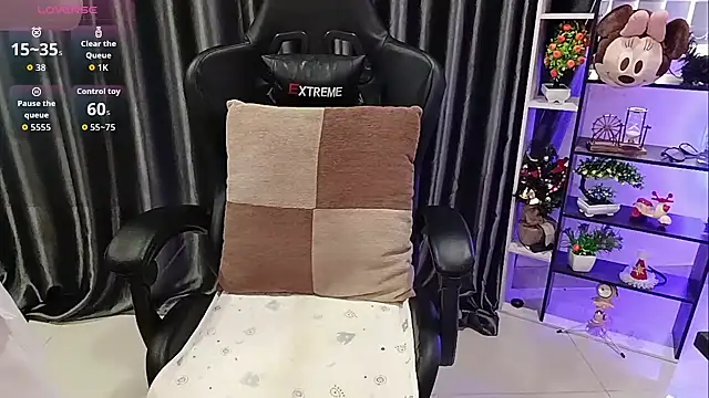 Yuki-yio online show from 10/28/25, 01:20