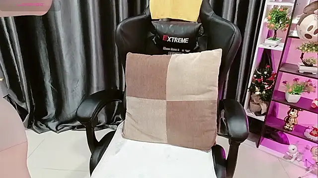 Yuki-yio online show from 02/04/26, 02:06