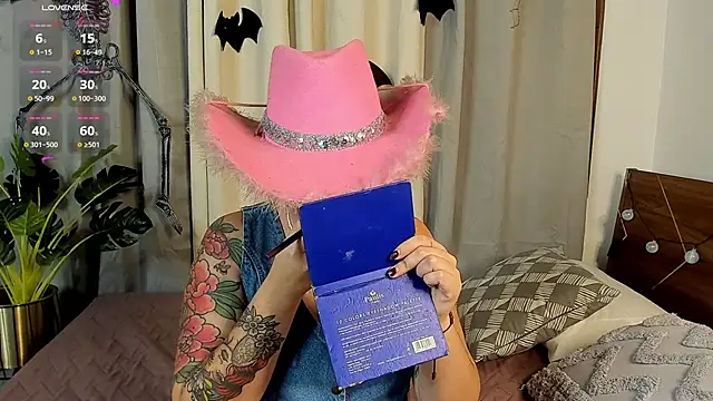 Amy art online show from 10/24/25, 08:49