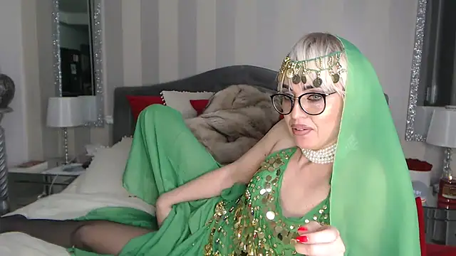 Snapshot of LuanaColucci chatting on 12/14/24, 05:36 LuanaColucci online show from 12/14/24, 05:36