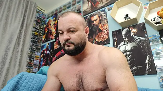 Snapshot of Muscle_Bear chatting on 10/14/25, 04:35 Muscle Bear online show from 10/14/25, 04:35
