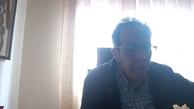 Snapshot of TonyComa chatting on 12/04/25, 12:03 TonyComa online show from 12/04/25, 12:03