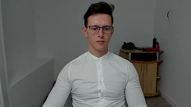 Snapshot of sexxymuscles4u chatting on 12/12/24, 06:36 sexxymuscles4u online show from 12/12/24, 06:36