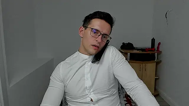 sexxymuscles4u online show from 12/12/24, 05:59