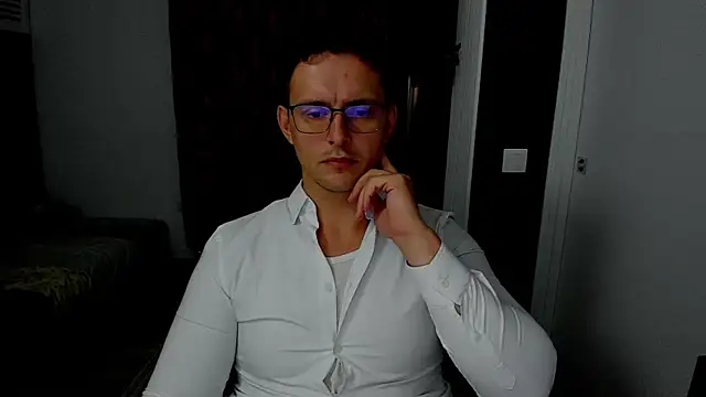 sexxymuscles4u online show from 10/19/25, 01:01