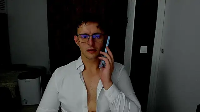 Snapshot of sexxymuscles4u chatting on 11/14/25, 12:04 sexxymuscles4u online show from 11/14/25, 12:04