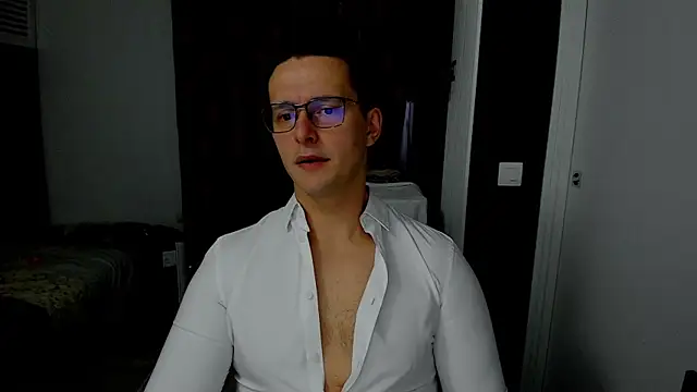 Snapshot of sexxymuscles4u chatting on 11/18/25, 10:31 sexxymuscles4u online show from 11/18/25, 10:31