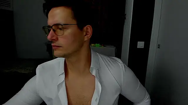 Snapshot of sexxymuscles4u chatting on 11/25/25, 09:31 sexxymuscles4u online show from 11/25/25, 09:31