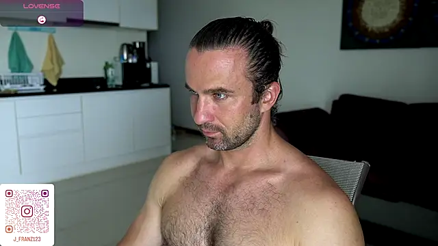 Snapshot of Jonathan___123 chatting on 11/15/25, 03:26 Jonathan 123 online show from 11/15/25, 03:26