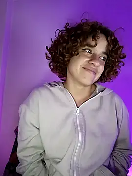 Snapshot of EmmaMelissa0521 chatting on 12/18/24, 02:10 EmmaMelissa0521 online show from 12/18/24, 02:10