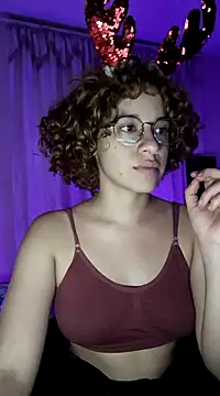 Snapshot of EmmaMelissa0521 chatting on 12/21/24, 01:47 EmmaMelissa0521 online show from 12/21/24, 01:47