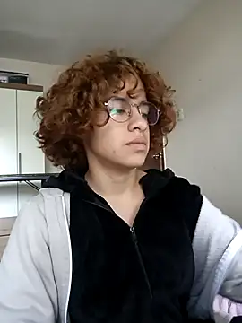 Snapshot of EmmaMelissa0521 chatting on 12/22/24, 10:15 EmmaMelissa0521 online show from 12/22/24, 10:15