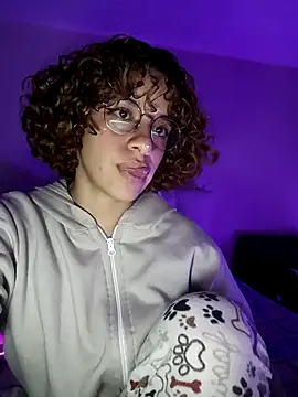 Snapshot of EmmaMelissa0521 chatting on 12/27/24, 03:53 EmmaMelissa0521 online show from 12/27/24, 03:53